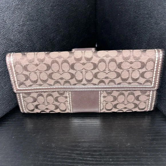Coach Signature Wallet - Picture 2 of 5